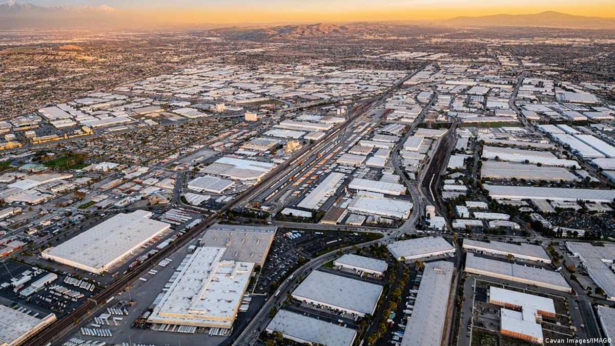 अमेरिका में वेयरहाउस बूम से बढ़ी स्वास्थ्य चिंताएं अमेरिका में वेयरहाउस बूम से बढ़ी स्वास्थ्य चिंताएं